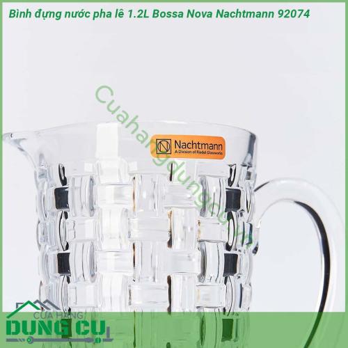 Bình đựng nước pha lê 1 2L Bossa Nova Nachtmann 92074 với chất liệu pha lê trong suốt và bền màu  thiết kế theo ô cờ đan xen tạo cảm giác trẻ trung cho người nhìn Kiểu dáng hiện đại tinh tế sang trọng độc đáo  