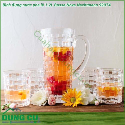 Bình đựng nước pha lê 1 2L Bossa Nova Nachtmann 92074 với chất liệu pha lê trong suốt và bền màu  thiết kế theo ô cờ đan xen tạo cảm giác trẻ trung cho người nhìn Kiểu dáng hiện đại tinh tế sang trọng độc đáo  