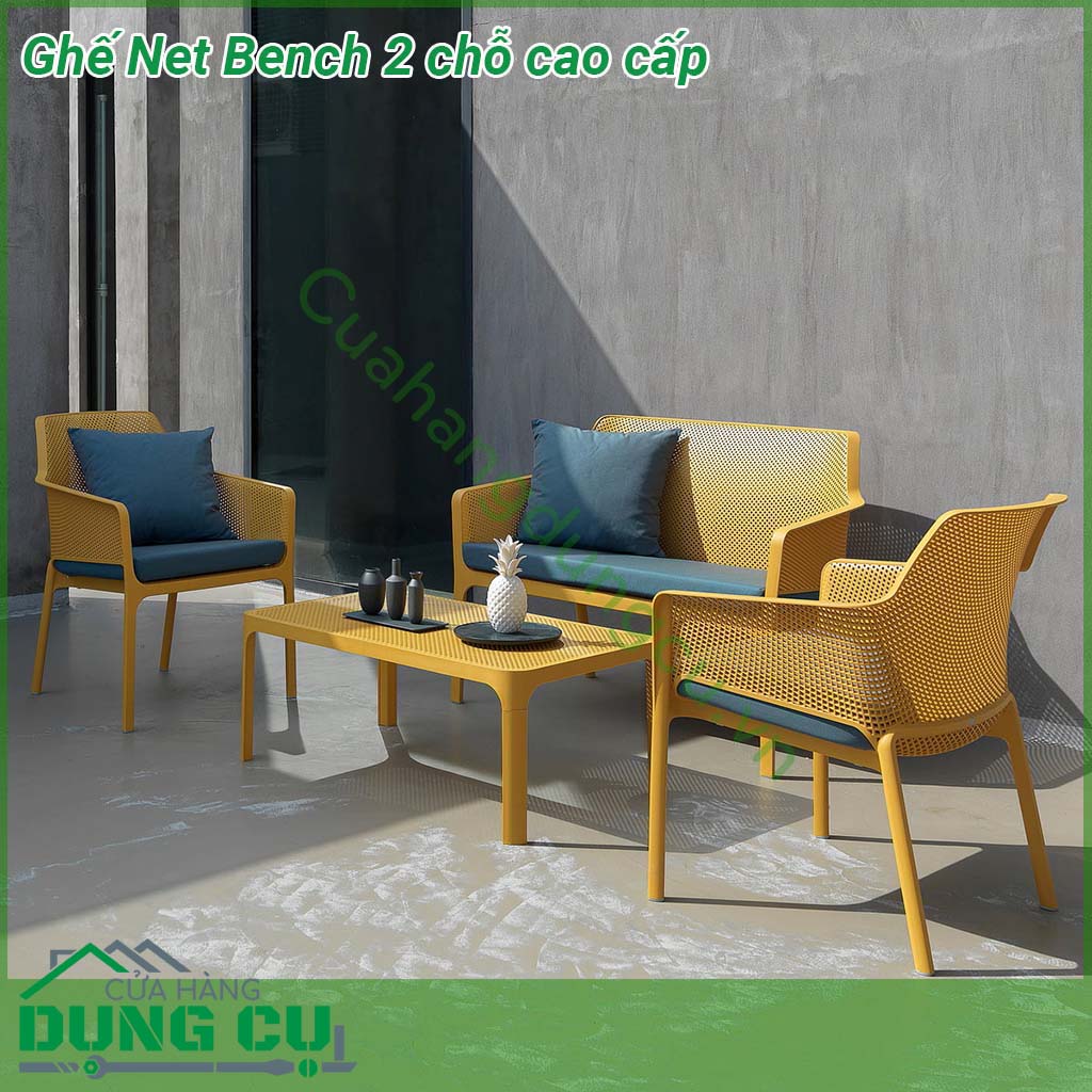 Ghế Net Bench 2 chỗ cao cấp nhập khẩu Ý được làm từ Polypropylene sợi thủy tinh với phụ gia chống tia UV  Thiết kế thanh lịch hđược trang trí bằng hoa văn đục lỗ chân đế chống trượt  có thể xếp chồng lên nhau để lưu trữ nhỏ gọn