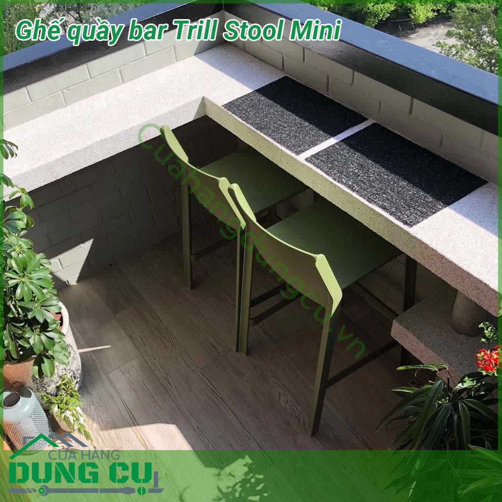 Ghế quầy bar Trill Stool Mini được làm từ nhựa sợi thủy tinh dùng trong nhà với bàn cao quầy bar và quầy bếp  Hình dạng tối giản thoải mái và thon gọn  Nhẹ và dễ bảo trì