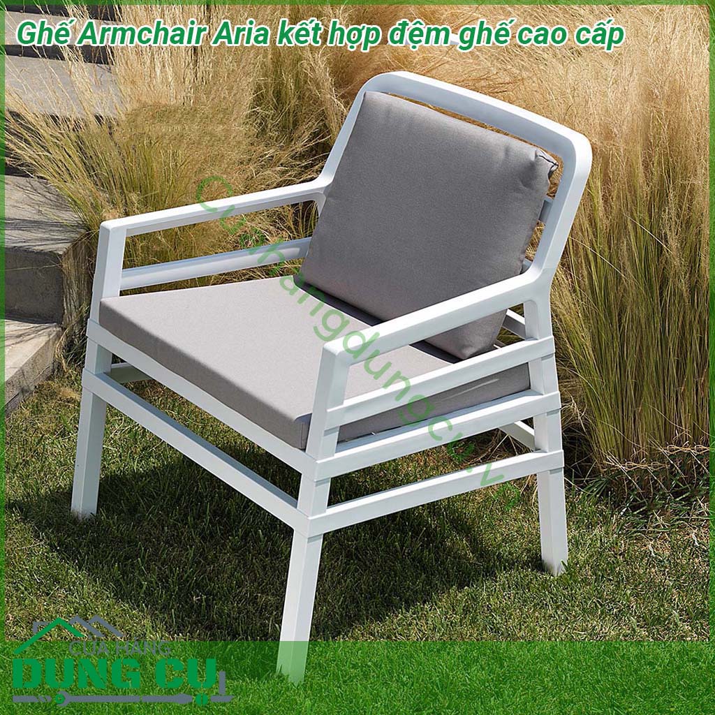 Ghế Armchair Aria kết hợp đệm ghế cao cấp được làm từ chất liệu khung nhựa Polypropylene cao cấp pha sợi thủy tinh chống tia UV được kết hợp với tựa ghế bọc vải acrylic giúp cho sản phẩm chịu được tác động từ yếu tố môi trường và thời tiết