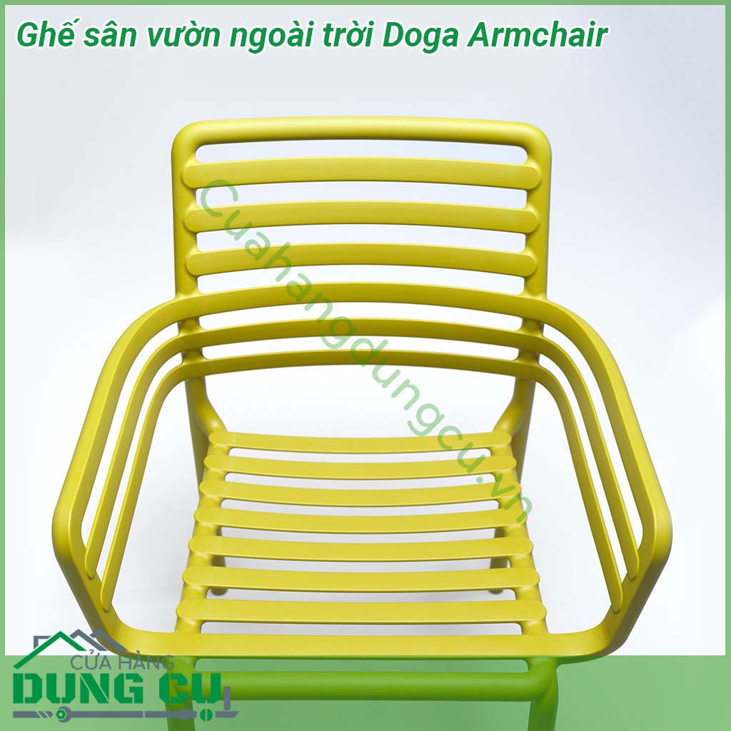 Ghế sân vườn ngoài trời Doga Armchair được sử dụng ngoài trời và được làm bằng nhựa sợi thủy tinh Nó được lấy cảm hứng từ thiết kế thanh trượt mang hơi hướng hiện đại của nhà thiết kế Raffaello Galiotto Ghế rất thuận tiện để di chuyển có thể xếp chồng lên nhau dễ vệ sinh và hoàn toàn có thể tái chế