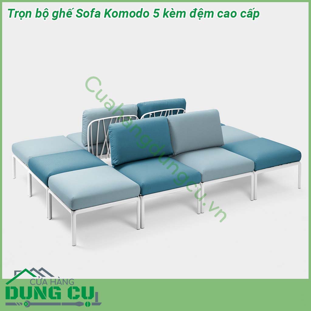 Ghế Sofa Komodo 5 kèm đệm cao cấp  khung polypropylene pha sợi thủy tinh với phụ gia UV Lưng tựa và tay vịn có thể được gắn trên tất cả các bên của ghế Có thể tháo rời và xếp gọn Bề mặt mờ Chân đế chống trượt Bộ đệm 5 chỗ đã bao gồm Khung kim loại hỗ trợ bên trong