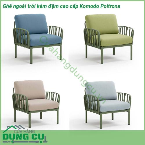 Ghế ngoài trời kèm đệm cao cấp Komodo Poltrona được làm từ chất liệu Polypropylene pha sợi thủy tinh cao cấp được xử lý tia UV chịu được thời tiết mưa nắng khắc nghiệt Đệm ghế sofa được làm từ 100 sợi nhuộm acrylic chống nấm mốc chống bám bẩn thích hợp với sân vườn ngoài trời