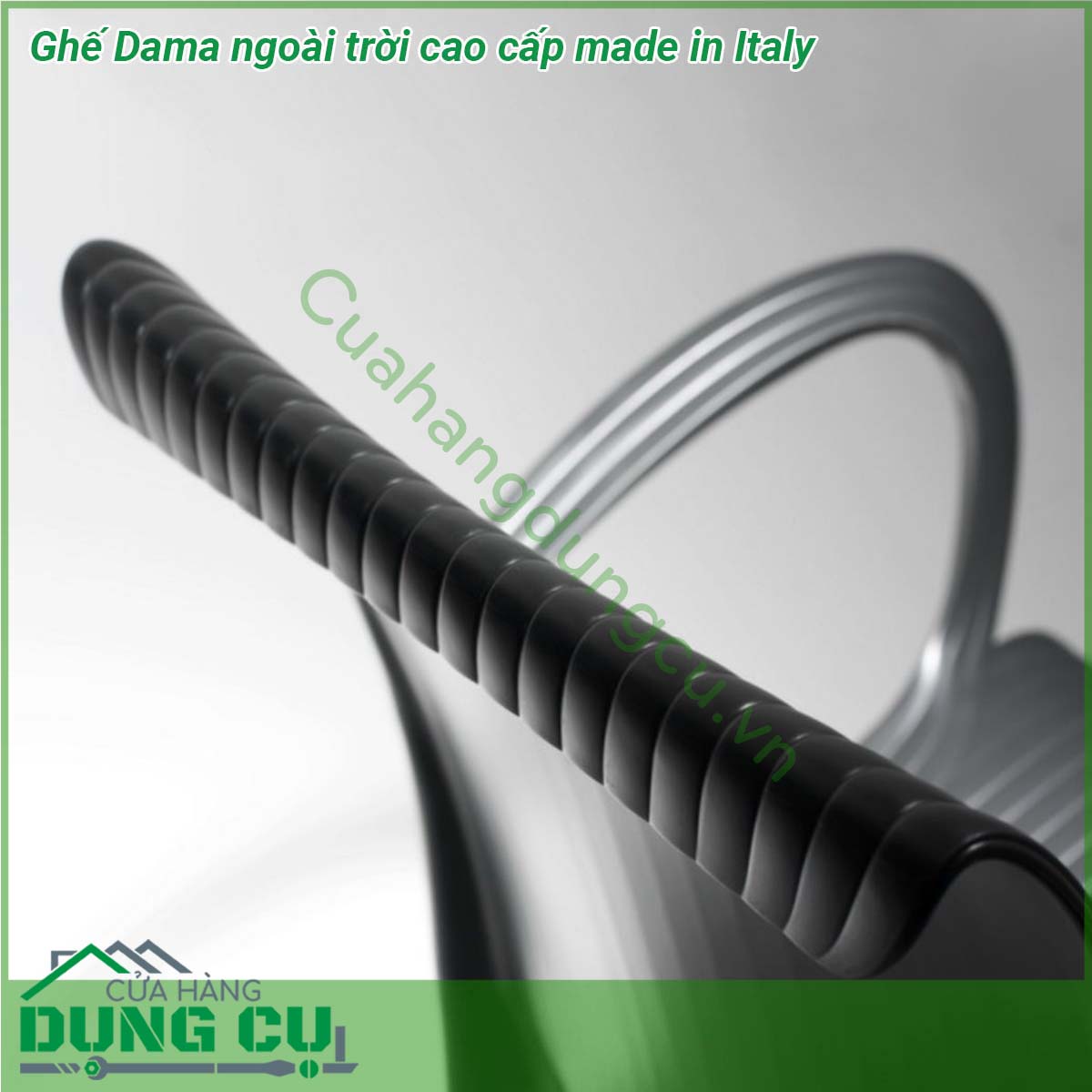 Ghế Dama ngoài trời cao cấp made in Italy một chiếc ghế có tay vịn bằng nhựa PP nguyên cao cấp pha sợi thủy tinh và lớp hoàn thiện mờ  Thích hợp cho sử dụng trong nhà và ngoài trời  Chân nhôm sơn phủ đồng màu với lưng và đệm thành một khối thống nhất