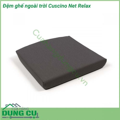 Đệm ghế ngoài trời Cuscino Net Relax được làm từ 100 sợi nhuộm acrylic Đã xử lý chống bám bụi bẩn và chống nấm mốc Độ bền màu dưới ánh sáng đạt 5 8 Có thể tháo bỏ bọc nhờ khóa kéo