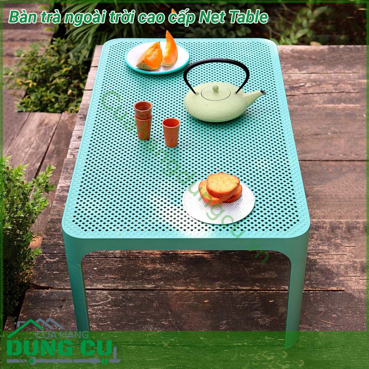 Bàn trà ngoài trời cao cấp Net Table được làm bằng nhựa polypropylene sợi thủy tinh chống chịu thời tiết tia cực tím của NARDI của Ý Thiết kế bàn thấp thanh lịch với mặt trên hình chữ nhật có hoa văn đục lỗ có khả năng thoát nước mưa hiệu quả