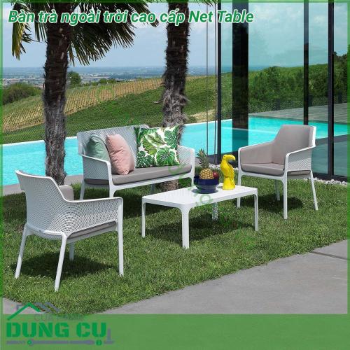 Bàn trà ngoài trời cao cấp Net Table được làm bằng nhựa polypropylene sợi thủy tinh chống chịu thời tiết tia cực tím của NARDI của Ý Thiết kế bàn thấp thanh lịch với mặt trên hình chữ nhật có hoa văn đục lỗ có khả năng thoát nước mưa hiệu quả