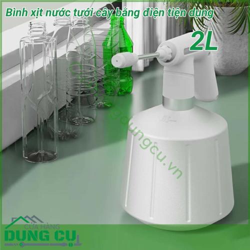 Bình xịt nước tưới cây bằng điện tiện dụng 2L được làm hoàn toàn bằng nhựa cao cấp ABS với độ bền vượt trội tích hợp công nghệ bơm tự động giúp sản phẩm phun sương mạnh mẽ thích hợp để tưới hoa tưới cây cảnh