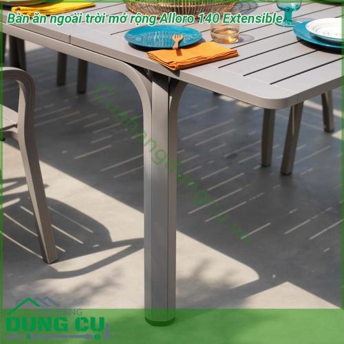 Bàn ăn ngoài trời mở rộng Alloro 140 Extensible có thiết kế sang trọng và đẹp mắt với kiểu dáng chân độc đáo bề mặt thông thoáng dễ dàng vệ sinh lau chùi…Rất phù hợp cho không gian ngoài trời sân vườn sân thượng…