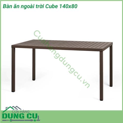 Bàn ăn ngoài trời Cube 140x80 được làm từ chất liệu bề mặt DurelTOP bằng polypropylene với phụ gia UV kết hợp chân bàn bằng chất liệu nhôm tráng hoàn thiện mờ sang trọng và đẹp mắt  Một thiết kế tối giản thanh lịch là một sự lựa chọn hoàn hảo cho không gian đẳng cấp và sang trọng