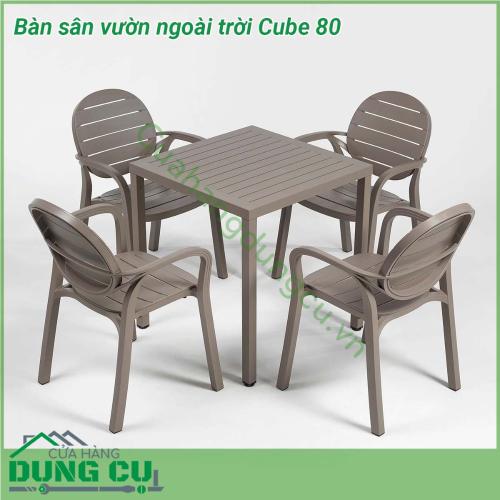 Bàn sân vườn ngoài trời Cube 80 được thiết kế bởi các chất liệu cao cấp với đường nét tinh tế đơn giản nhưng không kém phần sang trọng nên sản phẩm thường được sử dụng cả không gian nội thất và ngoại thất