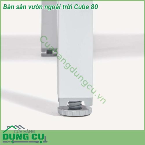 Bàn sân vườn ngoài trời Cube 80 được thiết kế bởi các chất liệu cao cấp với đường nét tinh tế đơn giản nhưng không kém phần sang trọng nên sản phẩm thường được sử dụng cả không gian nội thất và ngoại thất