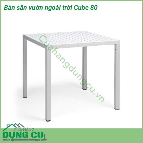 Bàn sân vườn ngoài trời Cube 80 được thiết kế bởi các chất liệu cao cấp với đường nét tinh tế đơn giản nhưng không kém phần sang trọng nên sản phẩm thường được sử dụng cả không gian nội thất và ngoại thất