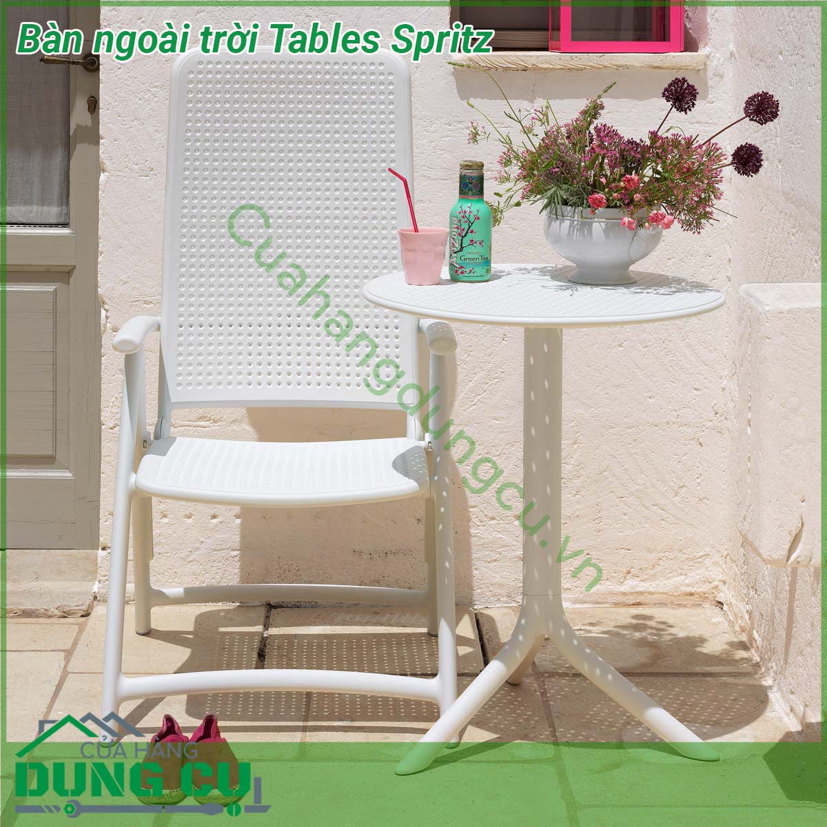 Bàn ngoài trời Tables Spritz được làm từ chất liệu Polypropylene pha sợi thủy tinh cao cấp được xử lý tia UV chịu được thời tiết mưa nắng khắc nghiệt Rất thích hợp với sân vườn ngoài trời