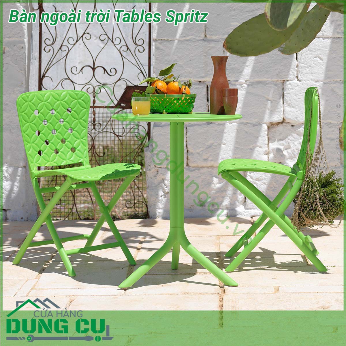 Bàn ngoài trời Tables Spritz được làm từ chất liệu Polypropylene pha sợi thủy tinh cao cấp được xử lý tia UV chịu được thời tiết mưa nắng khắc nghiệt Rất thích hợp với sân vườn ngoài trời