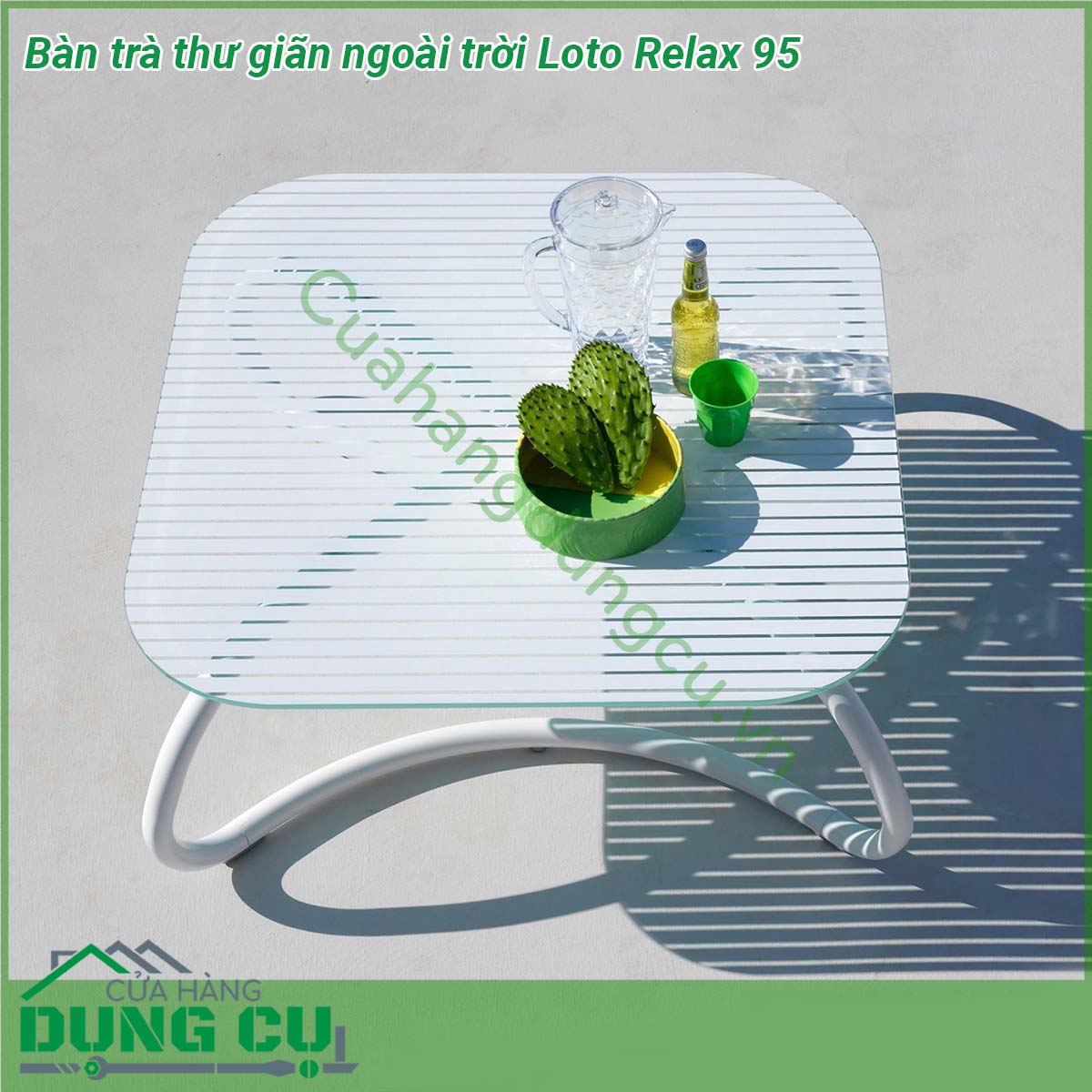 Bàn trà thư giãn ngoài trời Loto Relax 95 được thiết kế với vẻ ngoài sang trọng tinh tế phù hợp với mọi không gian trong nhà Với mặt trên vuông bằng kính Float cường lực mặt kính in hoa văn sọc và thủy tinh hóa ở 700 ° C Sự kết hợp của in hoa văn sọc tạo nên vẻ đẹp sang trọng lịch lãm và sự tinh khiết của bề mặt kính