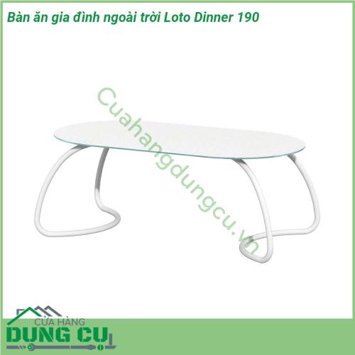 Bàn ăn gia đình ngoài trời Loto Dinner 190 mang phong cách hiện đại và sang trọng được thiết kế với mặt kính cường lực hình vuông hoa văn in sọc được thủy tinh hóa ở nhiệt độ 700 ° C và dày 10 mm