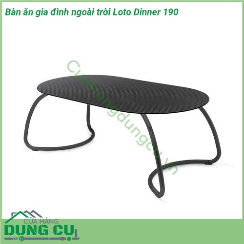 Bàn ăn gia đình ngoài trời Loto Dinner 190 mang phong cách hiện đại và sang trọng được thiết kế với mặt kính cường lực hình vuông hoa văn in sọc được thủy tinh hóa ở nhiệt độ 700 ° C và dày 10 mm