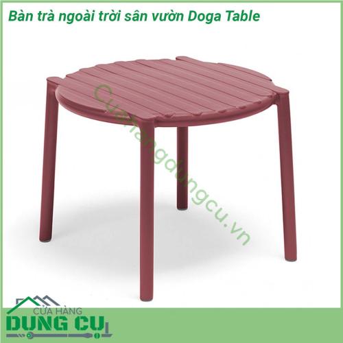 Bàn trà ngoài trời sân vườn Doga Table được làm bằng chất liệu nhựa polypropylene với phụ gia chống tia UV chịu áp suất cao và có khả năng tái chế  Mặt bàn được thiết kế hình tròn thể hiện sự gần gũi nhẹ nhàng Với kích thước nhỏ gọn vô cùng tiện lợi chính là một sự lựa chọn hoàn hảo cho không gian sân vườn ngoài trời