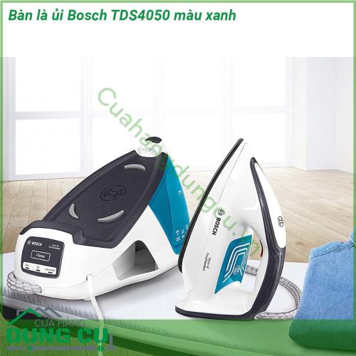 Bàn là ủi Bosch TDS4050 màu xanh được làm bằng lớp chống dính cao cấp sáng bóng giúp bạn vệ sinh làm sạch dễ dàng Thêm nữa nhờ lớp chống xước được thiết kế trên bề mặt bàn ủi giúp cho bạn dễ dàng là phẳng trên các sợi vải Toàn bộ hơi nước sẽ được phân bổ thông minh qua các lỗ kết cấu tại bề mặt Đặc biệt ở dòng sản phẩm này thương hiệu Bosch đã ứng dụng thành công thiết kế 3 pha ngay trên bề mặt