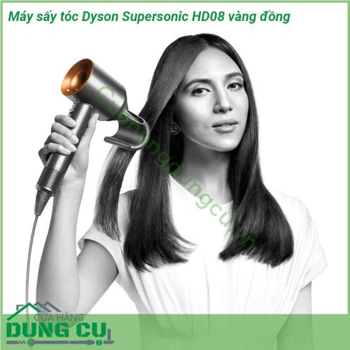 Máy sấy tóc Dyson Supersonic HD08 vàng đồng lấy thiết kế hiện đại kiểu dáng đẹp với màu vàng đồng bắt mắt Động cơ V9 cùng công nghệ Air Multiplier giúp thổi ra 41 lít không khí trong một giây cho mức gió siêu mạnh và giảm thời gian sấy khô tóc