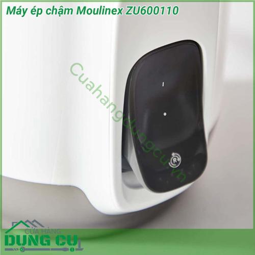 Máy ép chậm Moulinex ZU600110 với công nghệ mới đảm bảo chiết xuất nước trái cây hiệu quả giữ nguyên hương vị màu sắc tự nhiên và tất cả các chất dinh dưỡng của trái cây và rau yêu thích của bạn Nhờ ống tiếp liệu cực lớn (85 mm) bạn không cần phải cắt trước trái cây và rau của mình  Moulinex ZU600110 dễ dàng làm sạch nhờ chương trình “EasyClean” tự động để đơn giản hóa cuộc sống hàng ngày của bạn