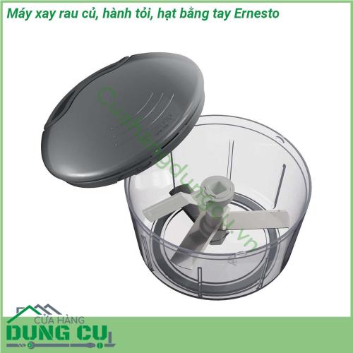 Máy xay rau củ hành tỏi và các loại hạt bằng tay Ernesto được thiết kế thông minh với chất liệu bền bỉ và màu sắc đẹp mắt là một vật dụng hữu ích trong nhà bếp của mỗi gia đình Với máy xay bằng tay Ernesto bạn sẽ không mất thời gian để băm nhỏ hành tỏi hay rau củ nữa bạn chỉ cần kéo dây kéo của máy xay thực phẩm sẽ được xay nhỏ với nhiều kích thước theo đúng mong muốn và mục đích sử dụng của bạn