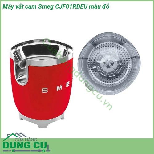 Máy vắt cam Smeg CJF01RDEU màu đỏ sử dụng động cơ 70W bật tắt tự động tích hợp sẵn Có khả năng chống thấm bởi làm từ thép không gỉ chặn dòng chảy và giúp ngăn chặn tình trạng nhỏ nước không đáng có An toàn cho sức khỏe người dùng bởi bát đựng nước thành phẩm làm bằng chất liệu Tritan chống ăn mòn không độc hại