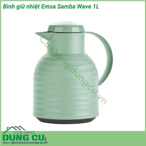 Bình giữ nhiệt Emsa Samba Wave 1L có bề mặt thiết kế dạng sóng rất hiện đại  Lớp vỏ với chất liệu cao cấp có độ chắc chắn cao  Chất liệu lớp vỏ được làm bằng nhựa PP cao cấp và bền bỉ hơn Thiết kế và sản xuất hoàn thiện đến mức bình có khả năng chống rò rỉ tới 100 Đặc biệt có khả năng giữ ấm 12 giờ và giữ lạnh lên đến 24 giờ