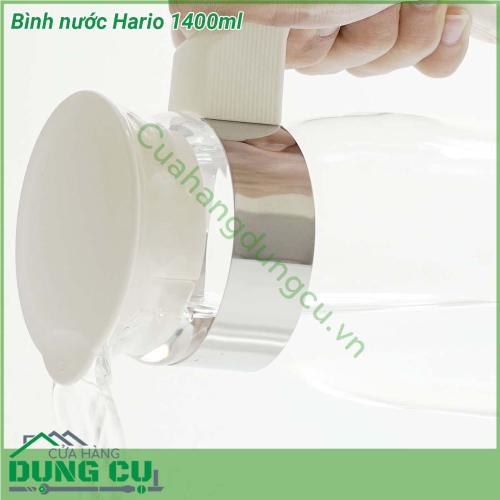 Bình nước Hario 1400ml được làm bằng thủy tinh thổi thủ công Kiểu dáng sản phẩm quý phái chất lượng đến từng chi tiết Do đó đây sẽ làm sản phẩm “tô đậm” nên sự tinh tế và sang trọng của phòng bếp