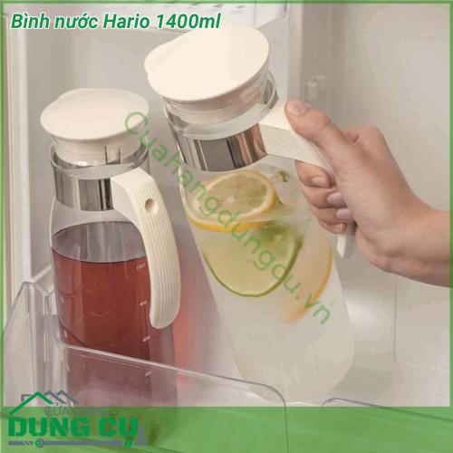 Bình nước Hario 1400ml được làm bằng thủy tinh thổi thủ công Kiểu dáng sản phẩm quý phái chất lượng đến từng chi tiết Do đó đây sẽ làm sản phẩm “tô đậm” nên sự tinh tế và sang trọng của phòng bếp