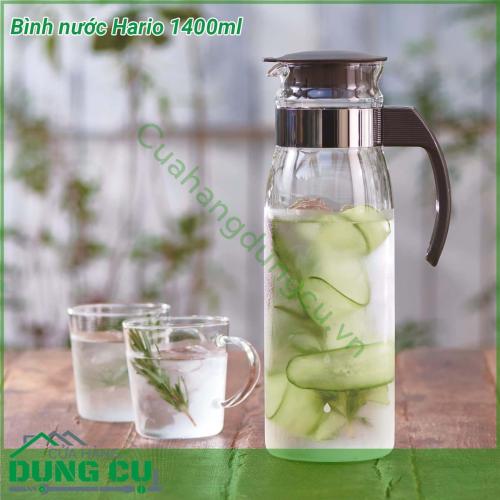 Bình nước Hario 1400ml được làm bằng thủy tinh thổi thủ công Kiểu dáng sản phẩm quý phái chất lượng đến từng chi tiết Do đó đây sẽ làm sản phẩm “tô đậm” nên sự tinh tế và sang trọng của phòng bếp