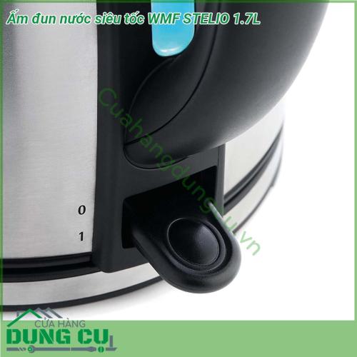 Ấm đun nước siêu tốc WMF STELIO 1 7L thiết kế đơn giản với với thép không gỉ Cromargan mang lại cảm giác sang trọng cho nhà bếp Ấm đun được trang bị công suất 2 400W mạnh mẽ và cho phép đun nóng nước thuận tiện và nhanh chóng  Tay cầm cao su chống trượt đảm bảo sự thoải mái tối đa và an toàn cho bạn khi sử dụng