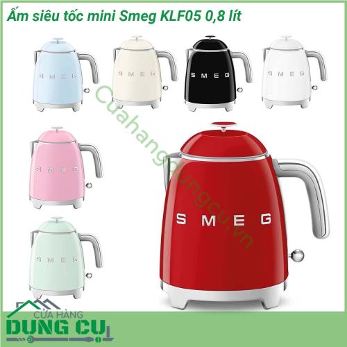 Ấm siêu tốc mini Smeg KLF05 0 8 lít thiết kế cổ điển mang tính biểu tượng của Smeg mang đến màu sắc nổi bật và lớp tráng men cao cấp Vòi được thiết kế đặc biệt với trọng lượng cân bằng để rót dễ dàng và nắp được chế tạo để mở thủ công ở góc 80 độ giúp rót đầy dễ dàng Với công suất 1400W KLF05 đun sôi siêu tốc nhưng sử dụng ít năng lượng hơn so với ấm đun tiêu chuẩn giúp tiết kiệm điện năng Ngoài ra còn có một công tắc tự động tắt ở 100C để bạn yên tâm hơn