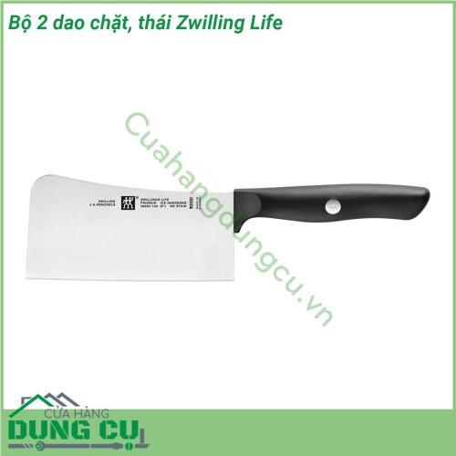 Bộ 2 dao chặt thái Zwilling Life được thiết kế to bản có độ nặng vừa phải để những vết cắt luôn gọn gàng tạo tính thẩm mỹ cho những món ăn Lưỡi dao và chuôi dao được liên kết bởi đinh tán có logo thương hiệu Zwilling và nhựa nguyên khối đặc trưng của các dòng sản phẩm của Zwilling chuôi dao được thiết kế có độ cong để dễ cầm nắm và điều khiển một cách linh động dễ dàng