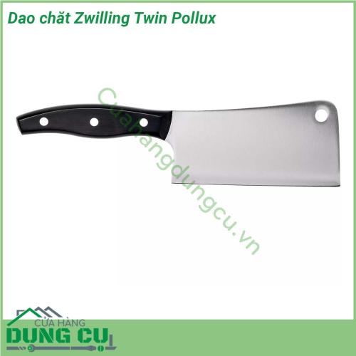 Dao chặt Zwilling Twin Pollux được làm bằng thép không gỉ lưỡi dao sắc bén sẽ giúp bạn có thể chế biến được những thực phẩm có độ cứng cao như xương động vật hoặc những thực phẩm dai hoặc cứng Dao được thiết kế to bản có độ nặng vừa phải để những vết cắt luôn gọn gàng tạo tính thẩm mỹ cho những món ăn Lưỡi dao và chuôi dao được liên kết bởi đinh tán chuôi dao được thiết kế có độ cong để dễ cầm nắm và điều khiển một cách linh động dễ dàng