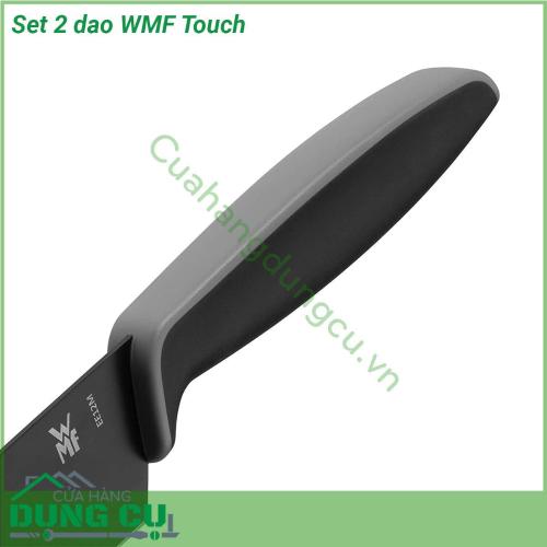 Set 2 dao WMF Touch có bao đựng dài 13cm và 9cm từ tay cầm đến lưỡi dao đều có màu sắc tươi mới hiện đại - mang đến cho bạn một tâm trạng thoải mái Lưỡi phủ được làm bằng thép lưỡi đặc biệt Điều này đảm bảo cho bạn độ sắc nét cao và kết quả cắt đáng tin cậy với bề mặt cắt mịn rất thuận tiện để thái rau hoa quả nấm phô mai và cả thịt luôn