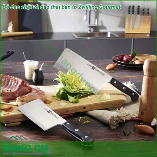 Bộ dao chặt và dao thái bản to Zwilling Gourmet được chế tạo bởi chất liệu thép carbon không gỉ cao cấp – chất liệu độc quyền của thương hiệu Zwilling đem đến độ bền đẹp như mới Lưỡi dao sắc bén độ cứng cao và không bị ăn mòn do tác động của bên ngoài  Cán dao chặt Zwilling Gourmet được gắn bằng đinh tán đảm bảo được sự chắc chắn cũng như sự ổn định khi sử dụng