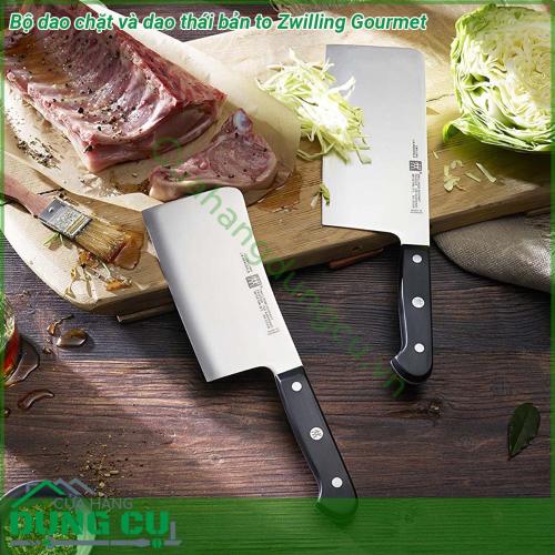 Bộ dao chặt và dao thái bản to Zwilling Gourmet được chế tạo bởi chất liệu thép carbon không gỉ cao cấp – chất liệu độc quyền của thương hiệu Zwilling đem đến độ bền đẹp như mới Lưỡi dao sắc bén độ cứng cao và không bị ăn mòn do tác động của bên ngoài  Cán dao chặt Zwilling Gourmet được gắn bằng đinh tán đảm bảo được sự chắc chắn cũng như sự ổn định khi sử dụng