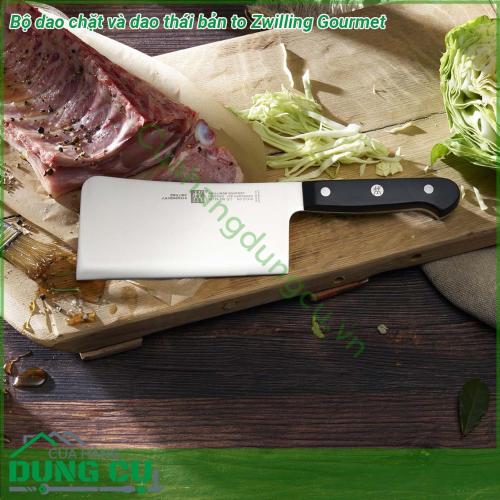 Bộ dao chặt và dao thái bản to Zwilling Gourmet được chế tạo bởi chất liệu thép carbon không gỉ cao cấp – chất liệu độc quyền của thương hiệu Zwilling đem đến độ bền đẹp như mới Lưỡi dao sắc bén độ cứng cao và không bị ăn mòn do tác động của bên ngoài  Cán dao chặt Zwilling Gourmet được gắn bằng đinh tán đảm bảo được sự chắc chắn cũng như sự ổn định khi sử dụng