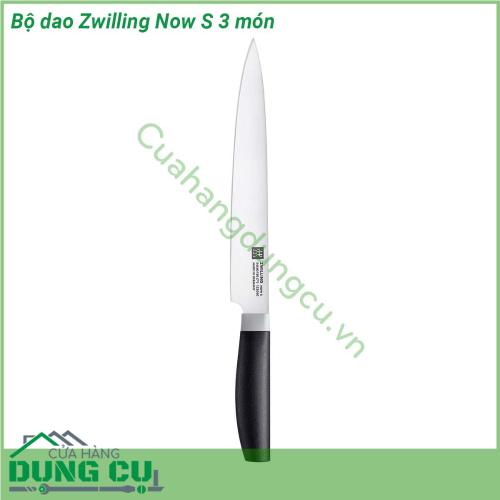 Bộ dao Zwilling Now S 3 món cực kỳ bền và sắc bởi Dao được làm bằng loại thép đặc biệt cùng với các công nghệ Henckel SigmaForge và FRIODUR® đảm bảo có độ cứng và độ sắc rất cao lên đến 56 - 58 HRC (Hardeness Rockwell C) dao có khả năng chịu ăn mòn tốt và có độ bền gần như vĩnh cửu Dao được rèn và định hình với độ chính xác cao từ một mảnh vật liệu duy nhất Lưỡi dao làm theo công nghệ SigmaForge có độ bền và độ sắc cao