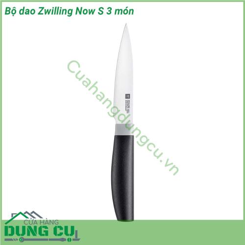 Bộ dao Zwilling Now S 3 món cực kỳ bền và sắc bởi Dao được làm bằng loại thép đặc biệt cùng với các công nghệ Henckel SigmaForge và FRIODUR® đảm bảo có độ cứng và độ sắc rất cao lên đến 56 - 58 HRC (Hardeness Rockwell C) dao có khả năng chịu ăn mòn tốt và có độ bền gần như vĩnh cửu Dao được rèn và định hình với độ chính xác cao từ một mảnh vật liệu duy nhất Lưỡi dao làm theo công nghệ SigmaForge có độ bền và độ sắc cao