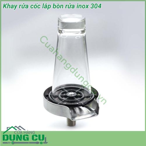 Khay rửa cốc lắp bồn rửa inox 304 thiết kế nhỏ gọn tiện lợi dễ dàng di chuyển và lắp đặt Chất liệu khay là inox 304 không gỉ sét an toàn nhất cho cơ thể con người hiện nay Máy có thể rửa được hầu hết các loại cốc chén Điều này giải quyết được bài toán ly cốc tại quầy bar bởi loại ly sử dụng cho đồ uống là rất đa dạng