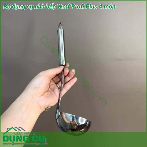 Bộ dụng cụ nhà bếp Wmf Profi Plus 4 món được sản xuất bởi thương hiệu “gia dụng ngôi sao” WMF chế tác tỉ mỉ trên chất liệu inox 304 hay còn được biết đến là thép không gỉ 18 10 là chất liệu cao cấp không bị bào mòn và oxi hóa đặc biệt an toàn tuyệt đối với sức khỏe người tiêu dùng theo tiêu chuẩn Châu Âu