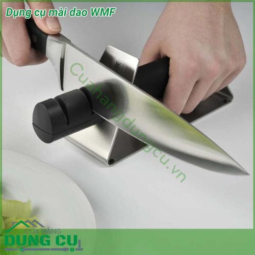 Dụng cụ mài dao WMF phù hợp với tất cả các loại dao nhà bếp bao gồm cả công nghệ cắt hiệu suất cao của WMF Dụng cụ mài dao WMF Gourmet giúp khôi phục độ sắc bén cao nhất của dao của bạn chỉ trong vài giây Với quá trình mài được thiết kế đơn giản và hiệu quả với hai giai đoạn mài đánh bóng đảm bảo tất cả dao đều sắc bén và hoạt động như mới