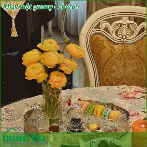 Khay mặt gương Loberon được làm bằng chất liệu thép mạ niken sáng bóng với hoa văn duyên dáng có độ bền cao và an toàn với sức khoẻ người tiêu dùng Sản phẩm dùng để phục vụ ly cốc đồ dùng uống rượu trà tại nhà bếp hoặc để đựng các đồ dùng nhà bếp khá tại phòng khách phục vụ tại bàn ăn hoặc bàn tiệc