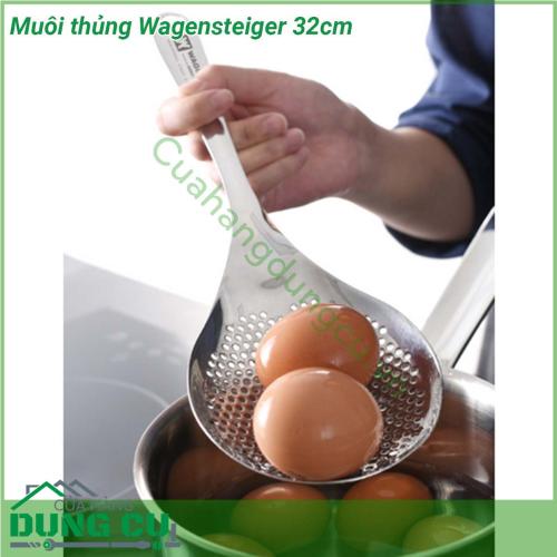 Muôi thủng Wagensteiger 32cm được làm từ chất liệu thép không gỉ cao cấp không độc hại cho sức khỏe Muôi có khả năng chịu nhiệt cao thích hợp dùng để trụng bún miến phở vớt rau đặc biệt là khi ăn lẩu  Muôi thiết kế vát và phẳng của cái muôi này di chuyển nhanh trên mặt chảo hay cả khay nướng Phía đầu muôi có lỗ để treo muôi lên cho ráo nếu cần Dễ dàng vệ sinh chùi rửa khi sử dụng xong