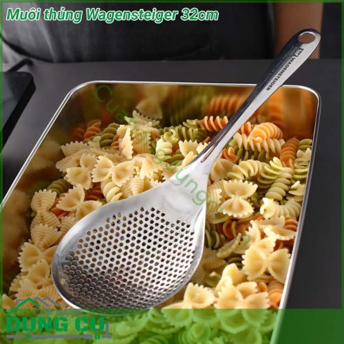 Muôi thủng Wagensteiger 32cm được làm từ chất liệu thép không gỉ cao cấp không độc hại cho sức khỏe Muôi có khả năng chịu nhiệt cao thích hợp dùng để trụng bún miến phở vớt rau đặc biệt là khi ăn lẩu  Muôi thiết kế vát và phẳng của cái muôi này di chuyển nhanh trên mặt chảo hay cả khay nướng Phía đầu muôi có lỗ để treo muôi lên cho ráo nếu cần Dễ dàng vệ sinh chùi rửa khi sử dụng xong