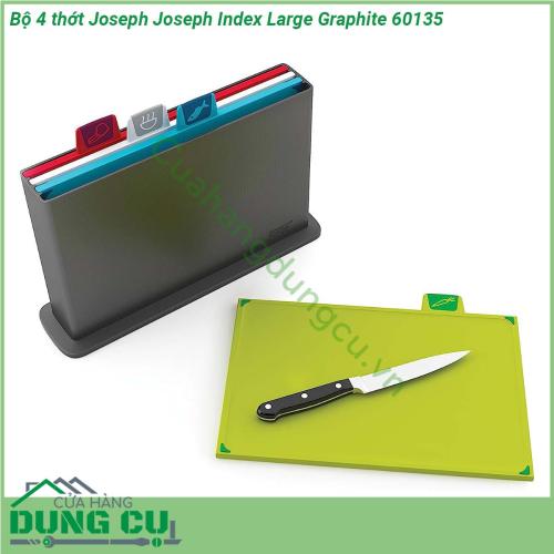 Bộ 4 thớt Joseph Joseph Index Large Graphite 60135 với thiết kế thon gọn kích thước vừa phải màu sắc bắt mắt  chất liệu nhựa tổng hợp cao cấp với 4 màu sắc tươi trẻ và sang trọng rất thuận tiện trong việc phân loại thớt để sử dụng với các loại thực phẩm khác nhau